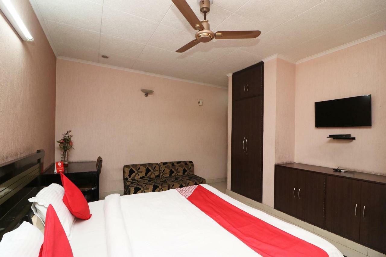 Oyo 24672 Bharat Guest House Δελχί Εξωτερικό φωτογραφία