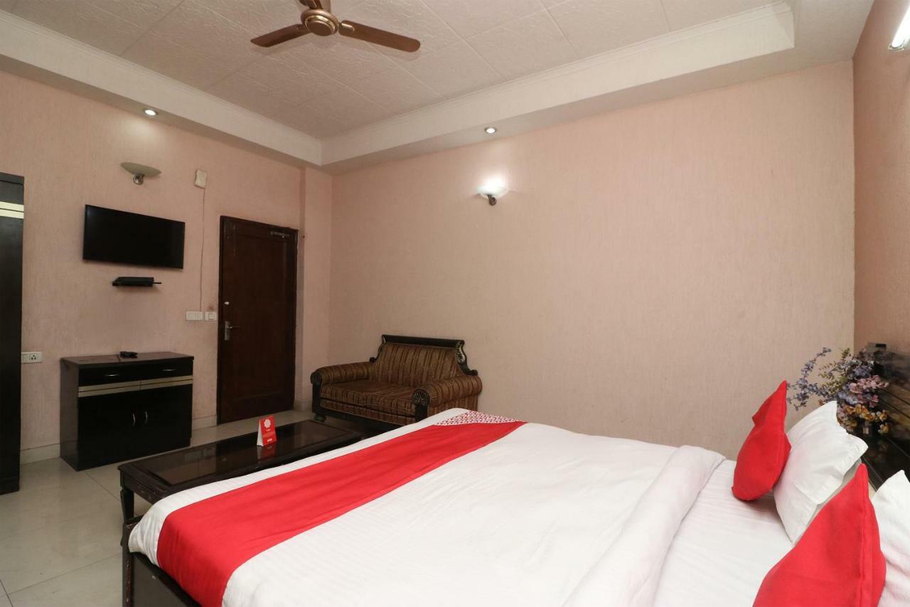Oyo 24672 Bharat Guest House Δελχί Εξωτερικό φωτογραφία