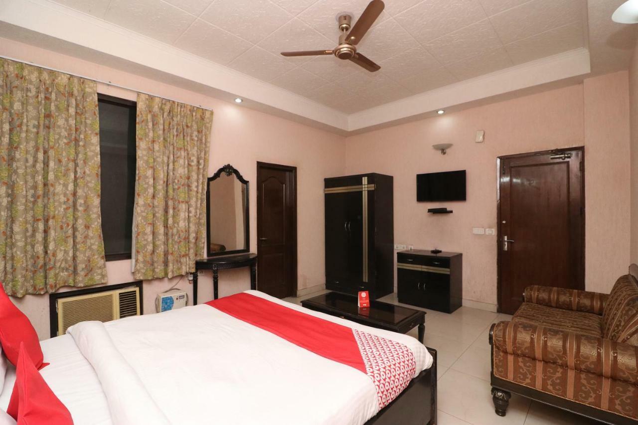 Oyo 24672 Bharat Guest House Δελχί Εξωτερικό φωτογραφία