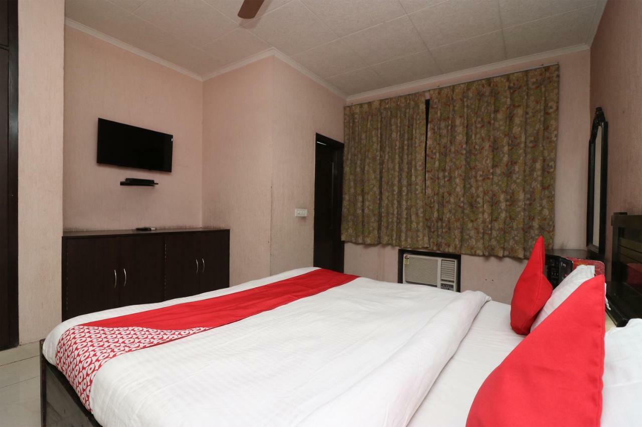 Oyo 24672 Bharat Guest House Δελχί Εξωτερικό φωτογραφία