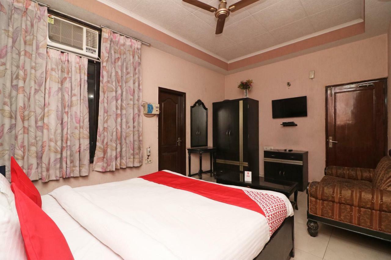 Oyo 24672 Bharat Guest House Δελχί Εξωτερικό φωτογραφία
